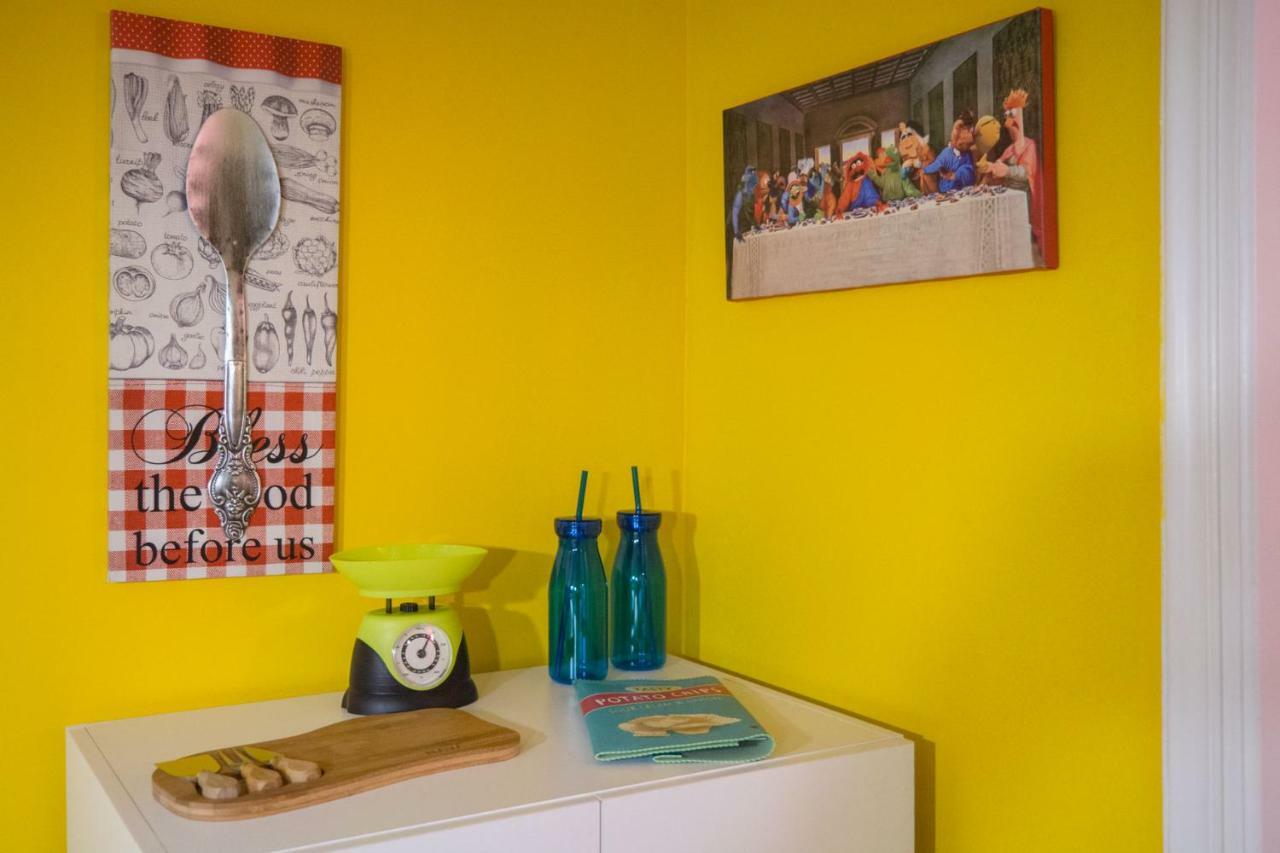"Casa De Colores", Next To The Metro Athen Exterior foto